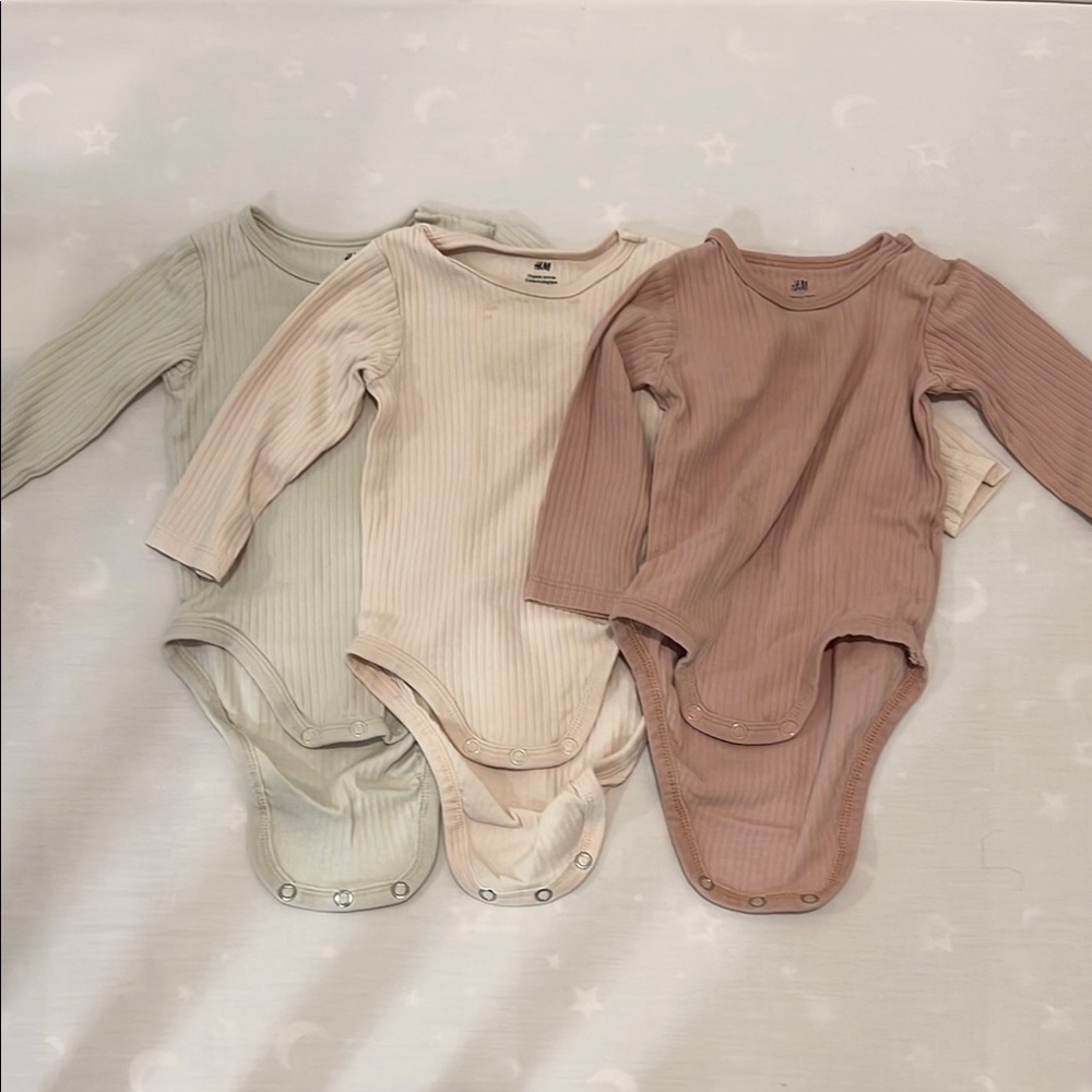 Set of 3 - H&M Onesies 🚭